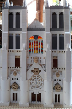 La cathédrale de Nantes, en Lego, par Yves-Bernard Gasztowtt