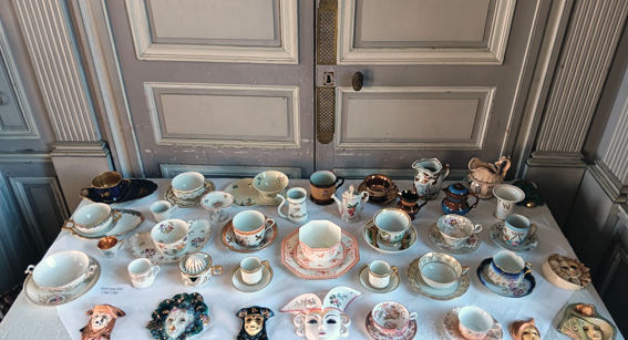 Tasses en porcelaine d'Yves-Bernard Gasztowtt