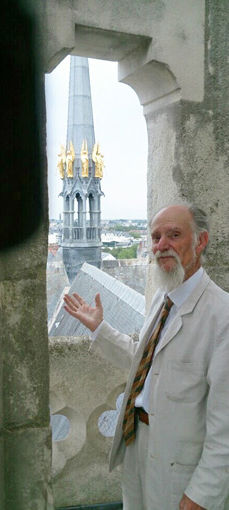 Yves-Bernard Gasztowtt, dans le clocher de St Nicolas, à Nantes