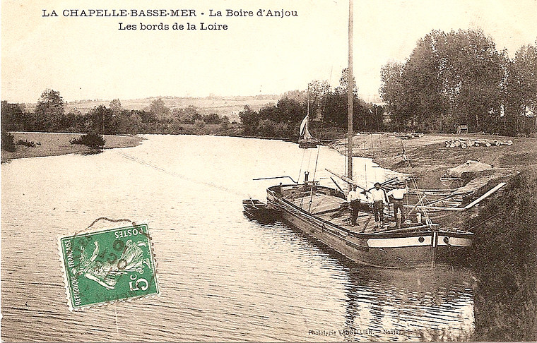 Carte postale ancienne de la Loire à la Boire d'Anjou : les bords de Loire