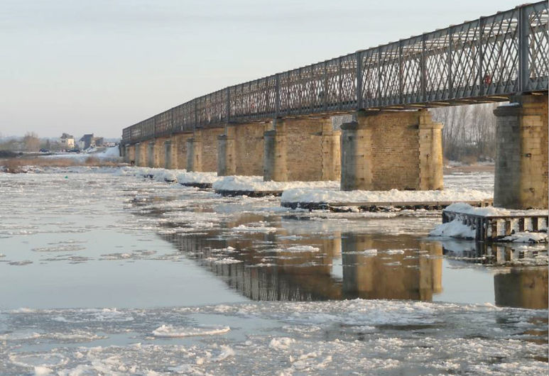 Les ponts de Mauves en 2012 et la Pinsonnière au fond.