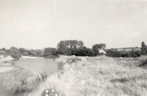 Le sentier bordant la Loire avant 1960, près du camping de la boire d'Anjou