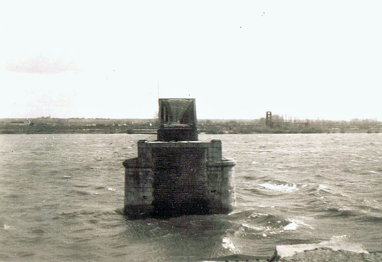 Les Ponts de Mauves : Le pont détruit en 1940 par les Français