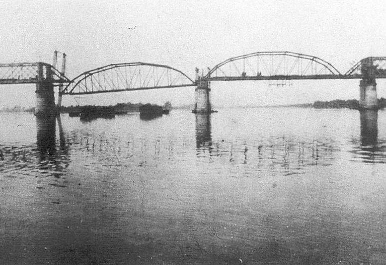 Les Ponts de Mauves : Pont en cours de réparation par les Allemands