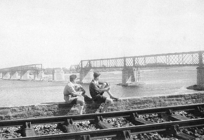Le pont détruit en 1940 par les Français