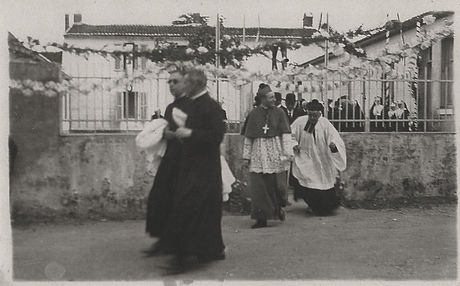Confirmation, 17 Juin 1937, Rue des Gringalets devant la maison Hospitalière