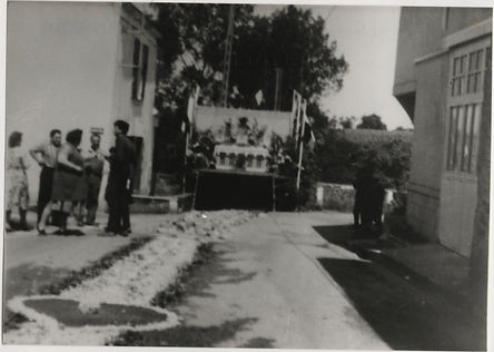 Fête Dieu, rue du Pont Fresneau, reposoir
