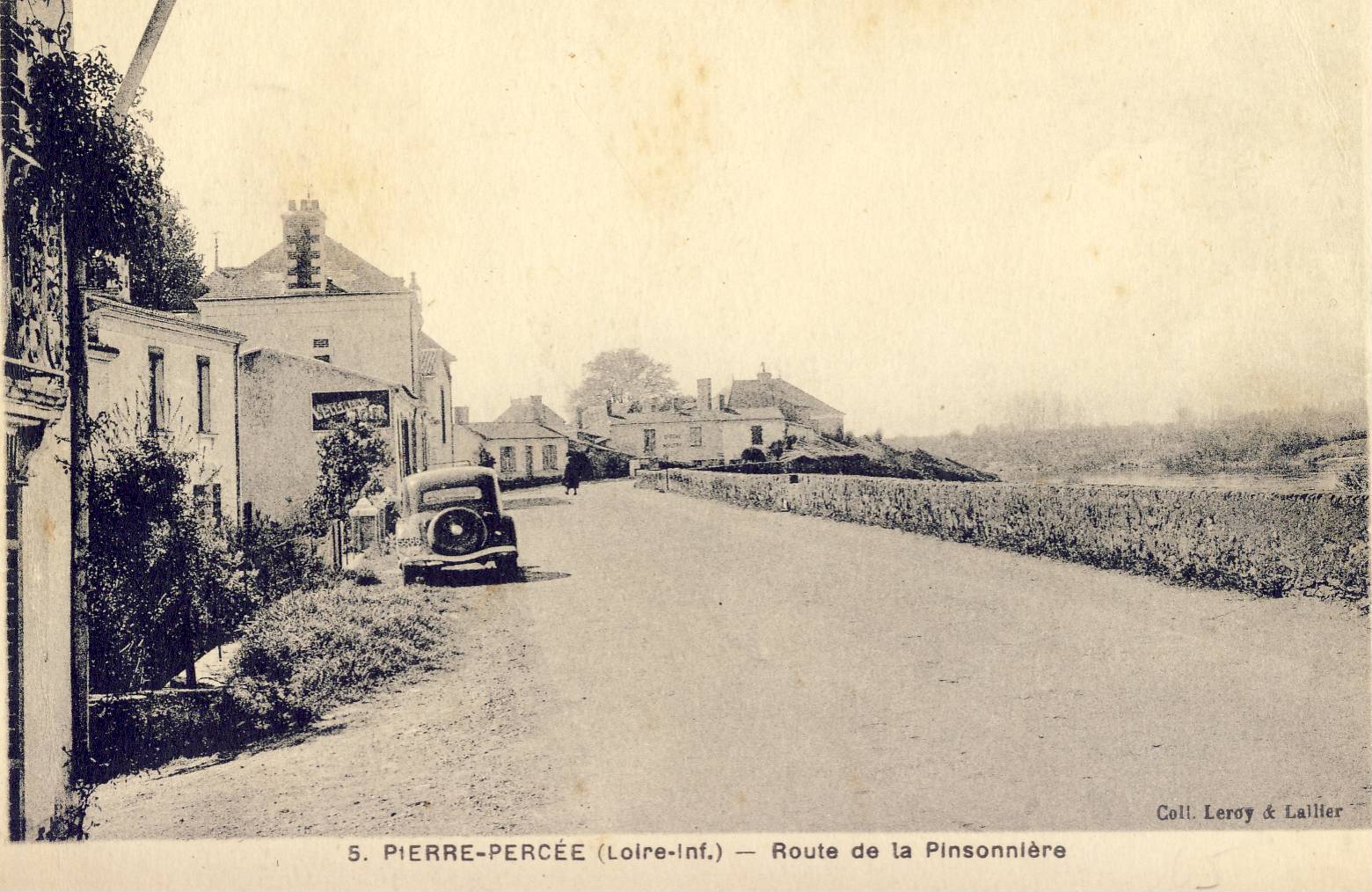 La Pierre Percée, à la Chapelle Basse-Mer