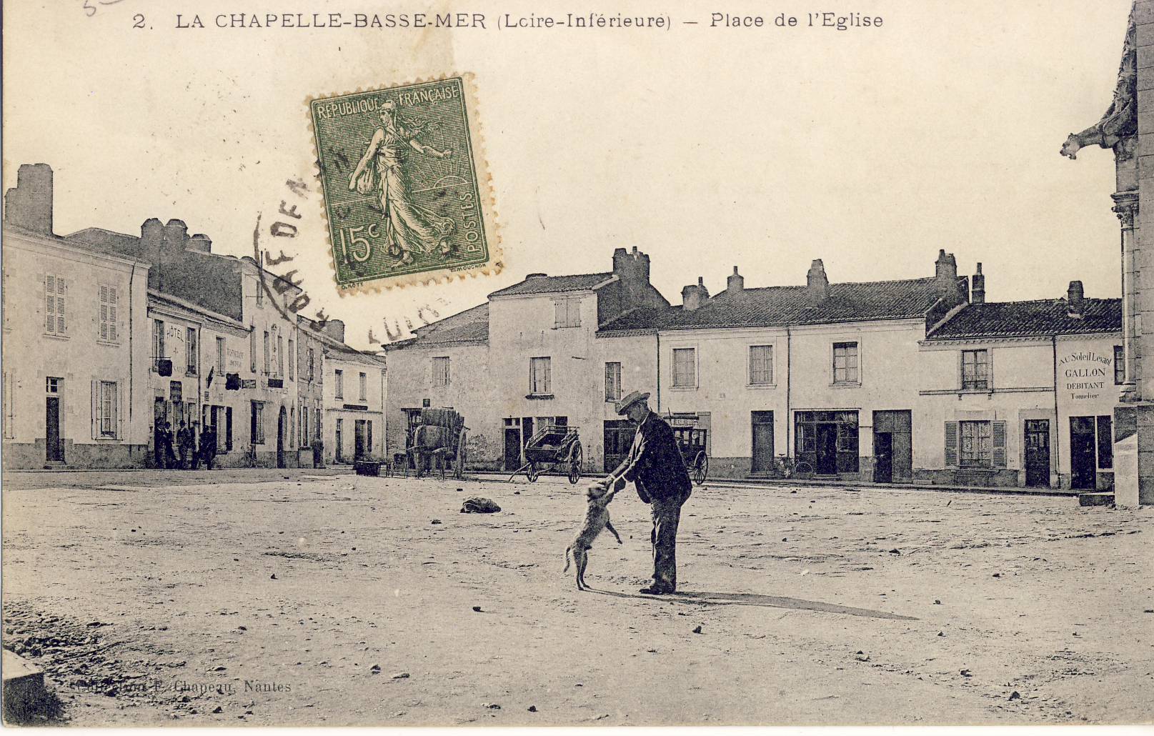 Place de l'église de la Chapelle Basse-Mer