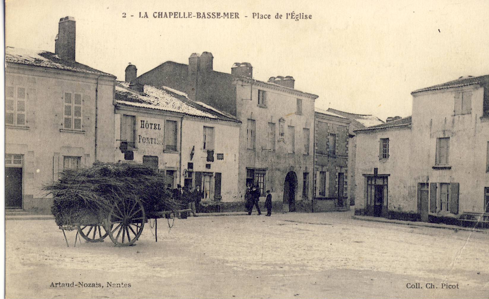 Place de l'église de la Chapelle Basse-Mer