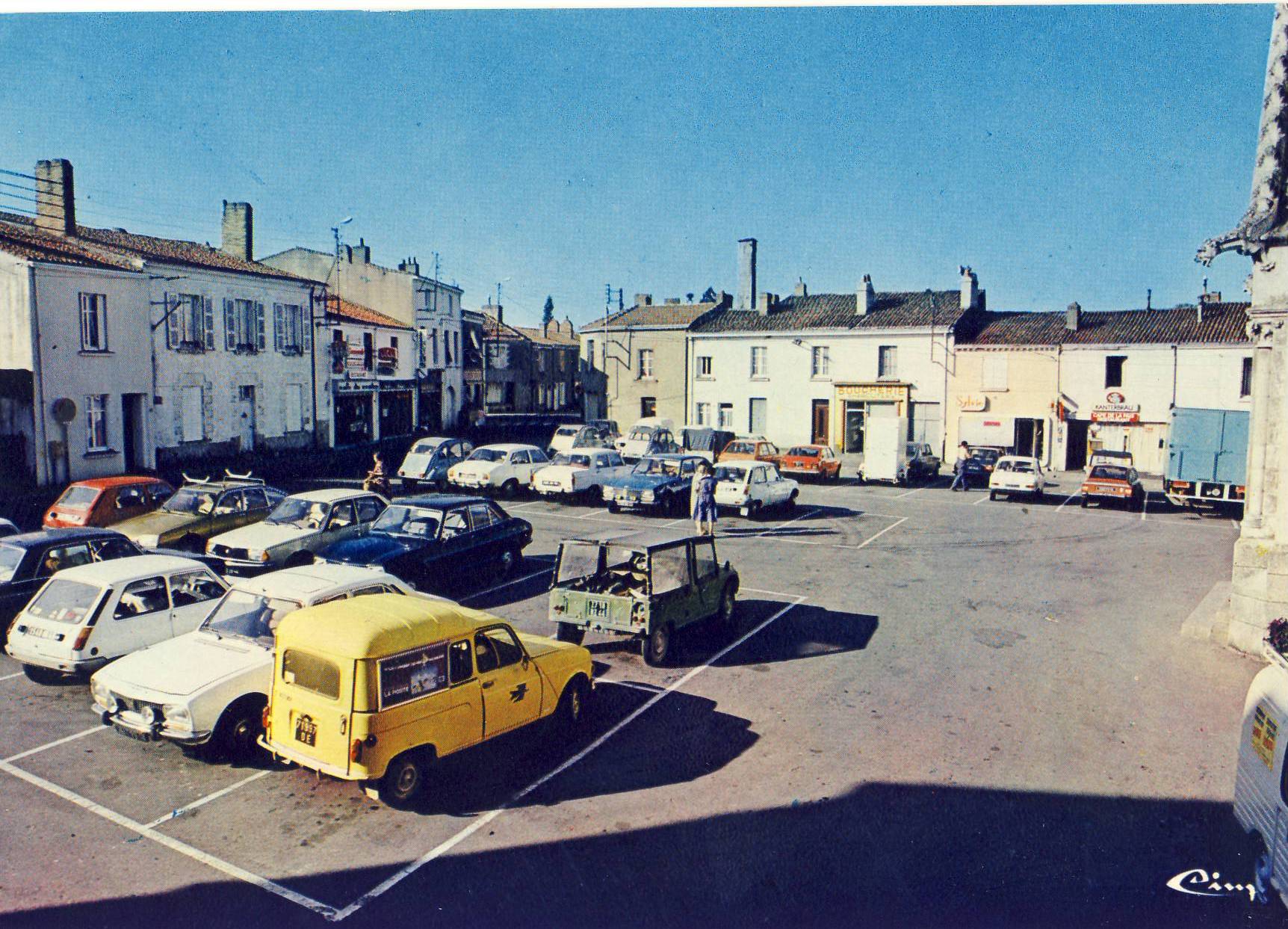 Place de l'église de la Chapelle Basse-Mer
