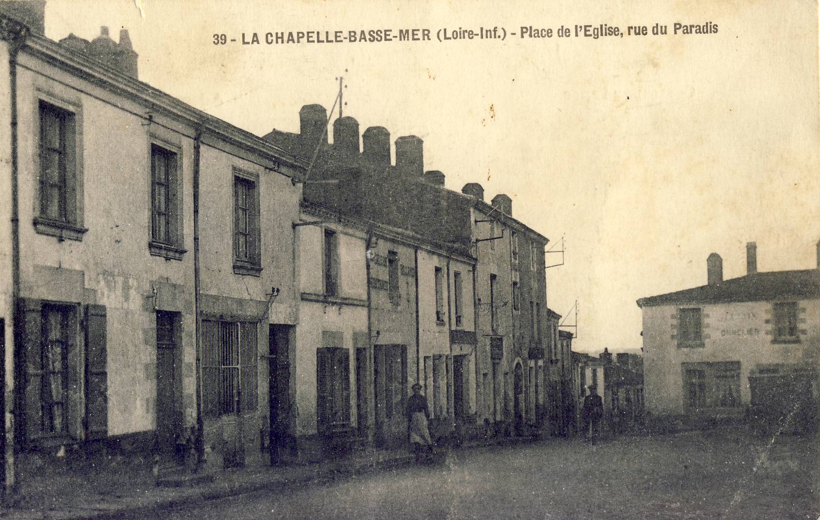 Place de l'église de la Chapelle Basse-Mer