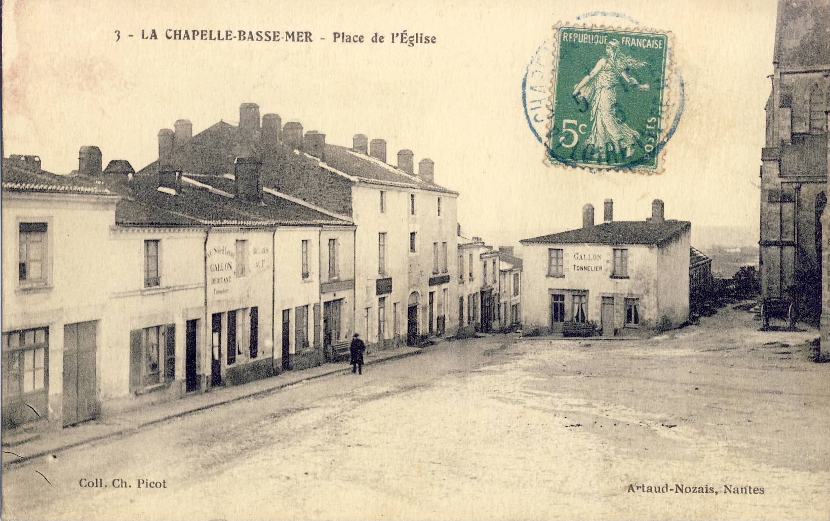 Place de l'église de la Chapelle Basse-Mer