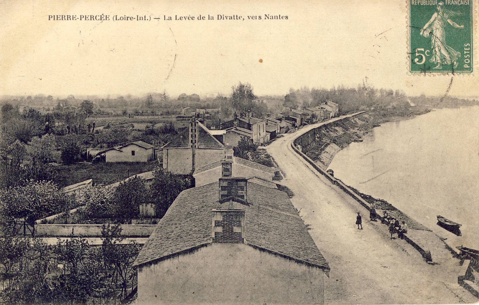 La Pierre Percée, à la Chapelle Basse-Mer