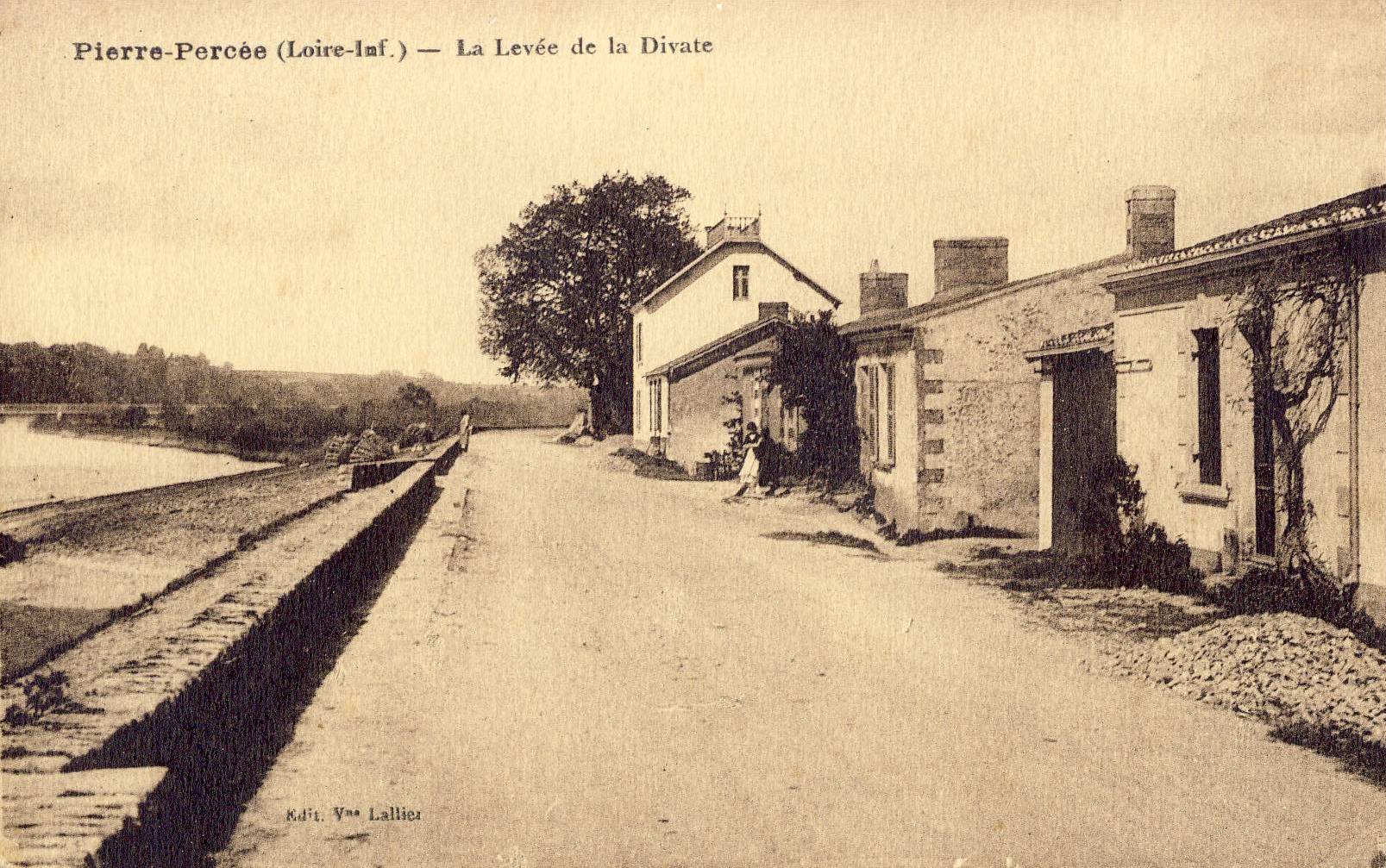 La Pierre Percée, à la Chapelle Basse-Mer