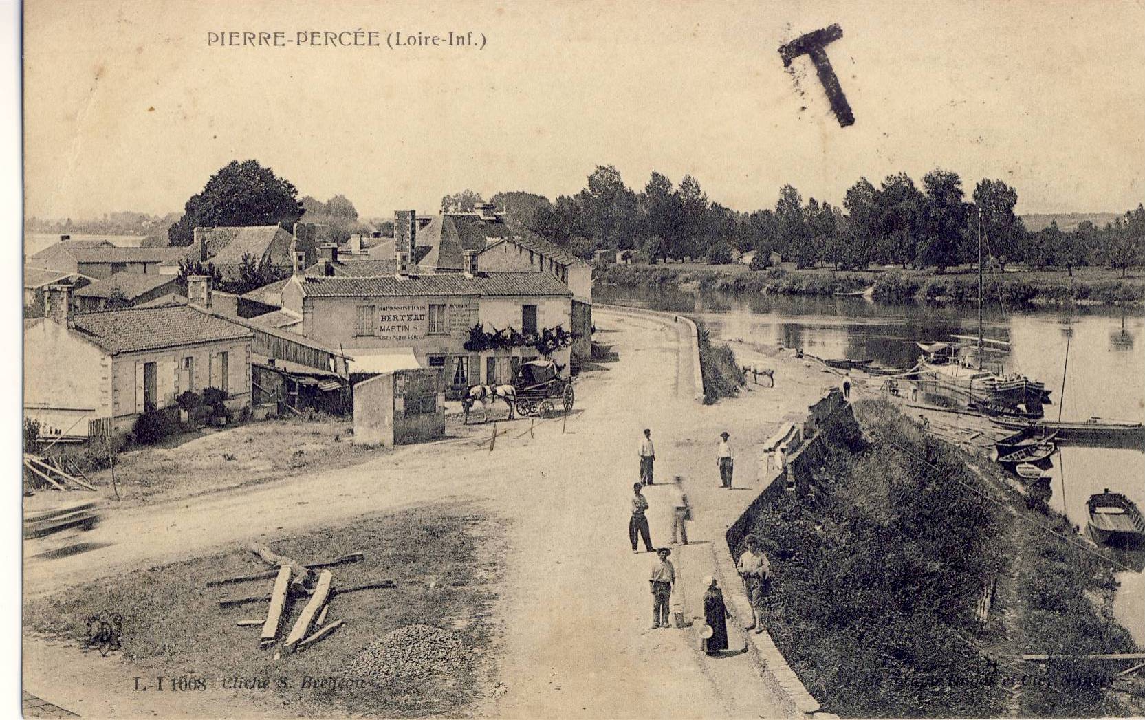 La Pierre Percée, à la Chapelle Basse-Mer