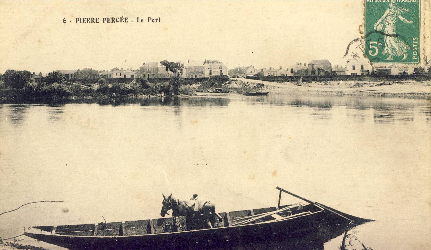 La Pierre Percée, à la Chapelle Basse-Mer