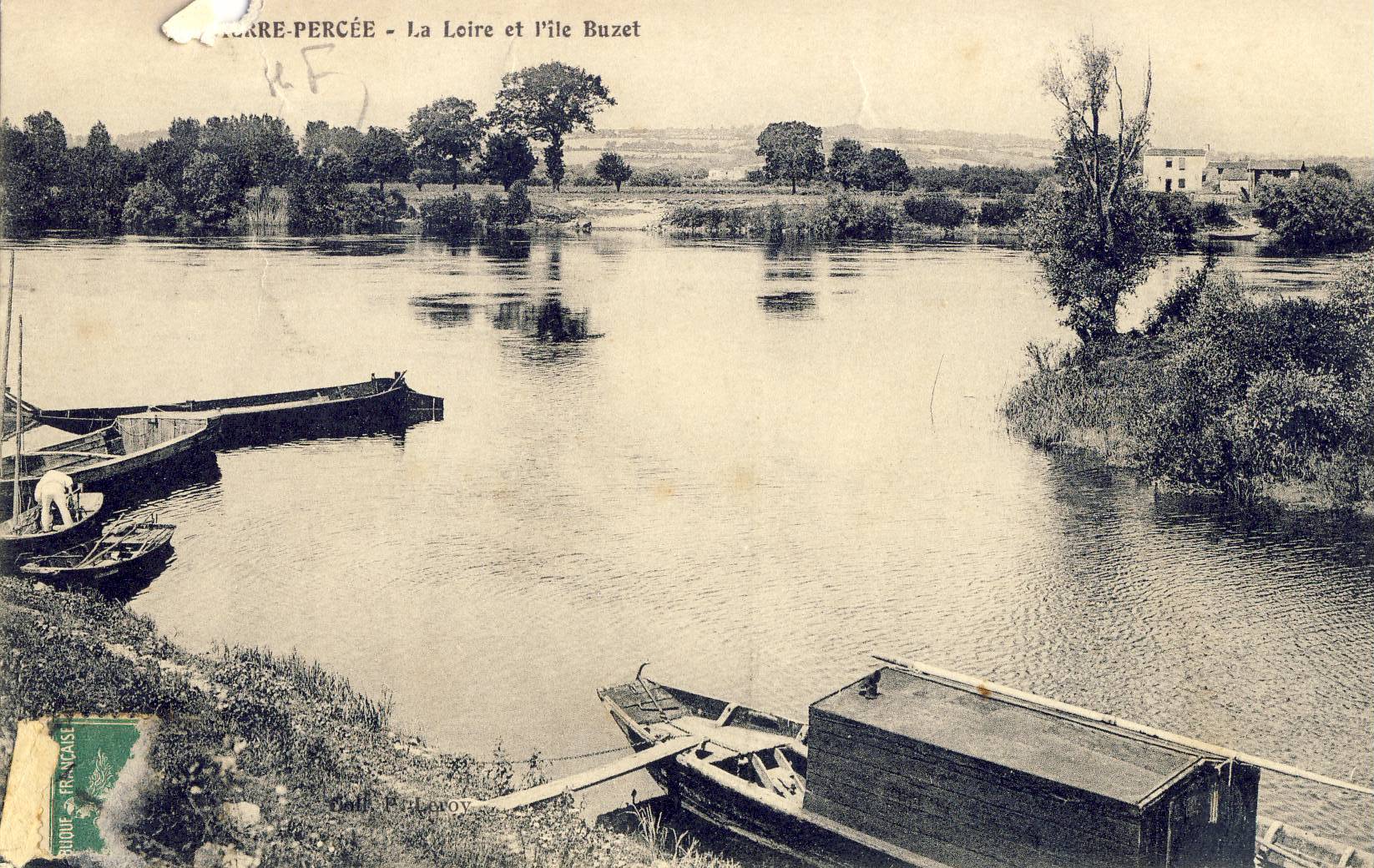 La Pierre Percée, à la Chapelle Basse-Mer