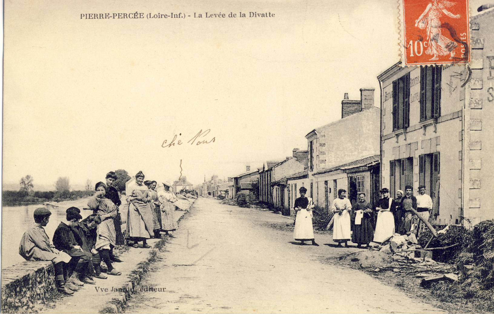 La Pierre Percée, à la Chapelle Basse-Mer