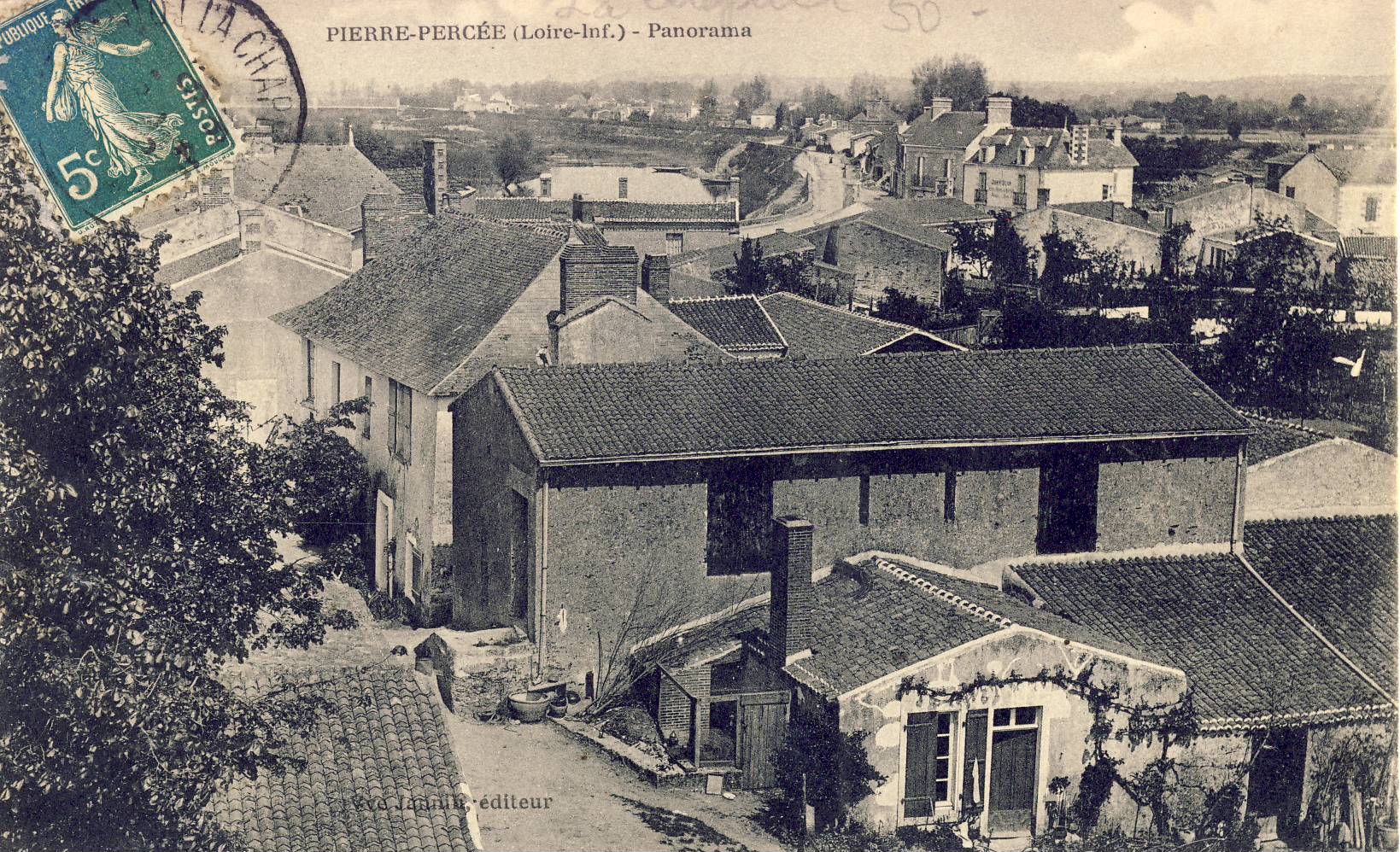 La Pierre Percée, à la Chapelle Basse-Mer