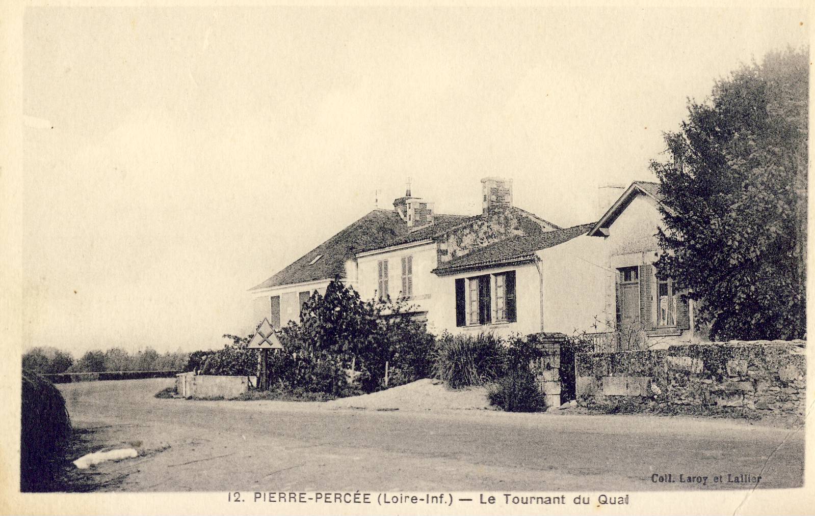 La Pierre Percée, à la Chapelle Basse-Mer