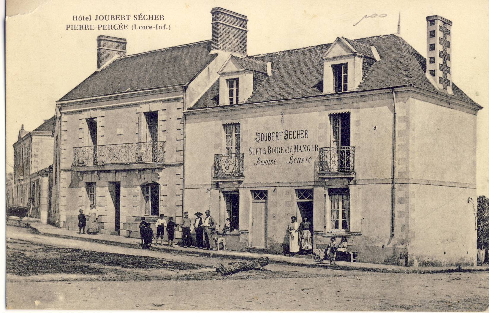 La Pierre Percée, à la Chapelle Basse-Mer