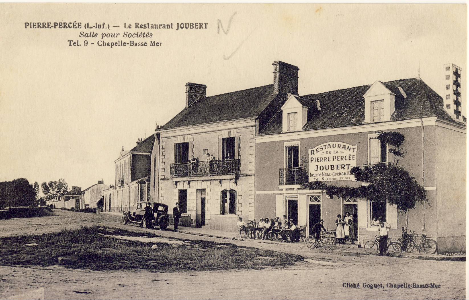 La Pierre Percée, à la Chapelle Basse-Mer