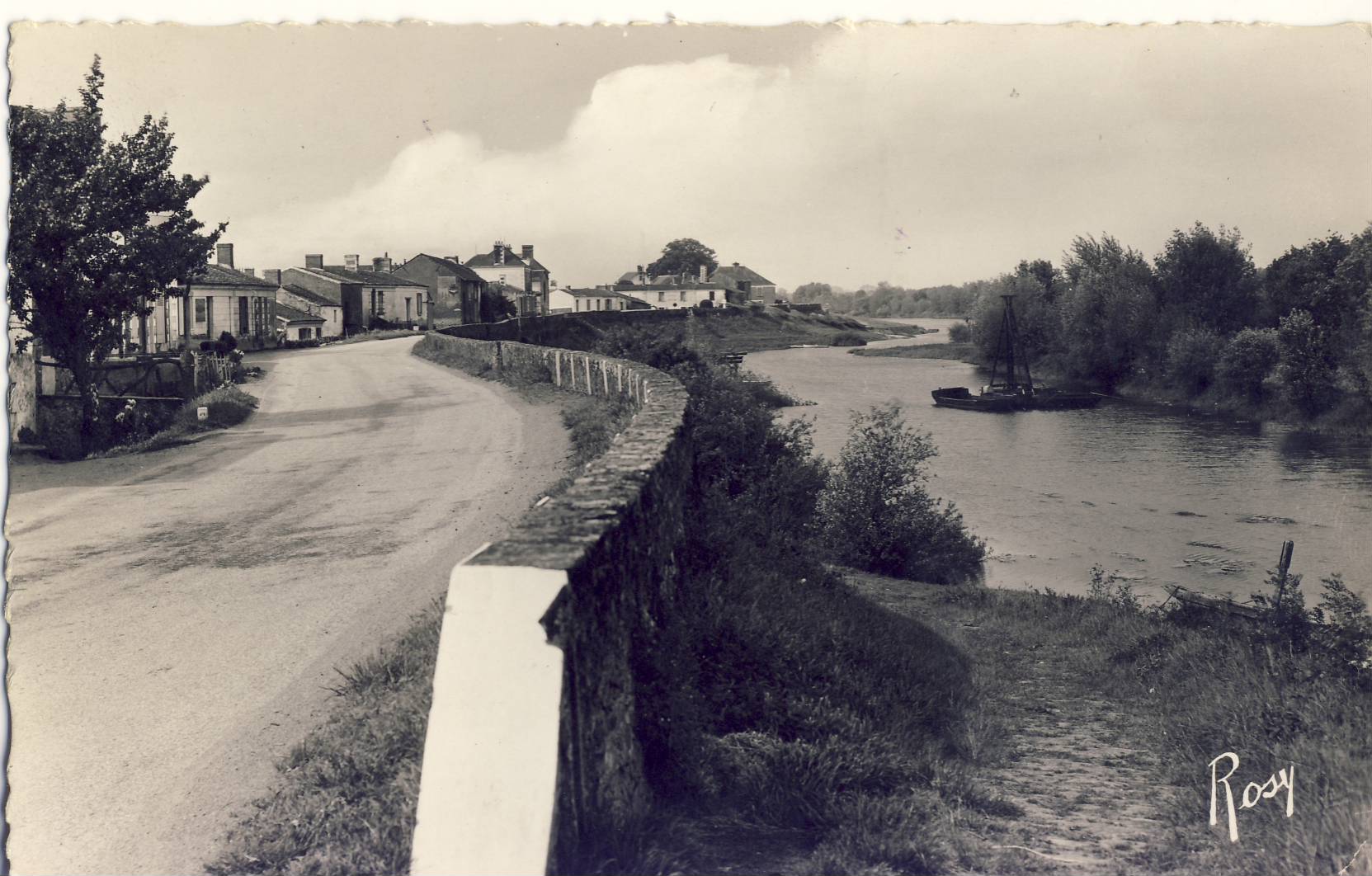 La Pierre Percée, à la Chapelle Basse-Mer