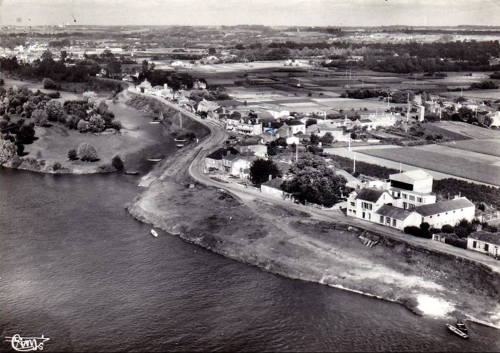 La Pierre Percée, à la Chapelle Basse-Mer