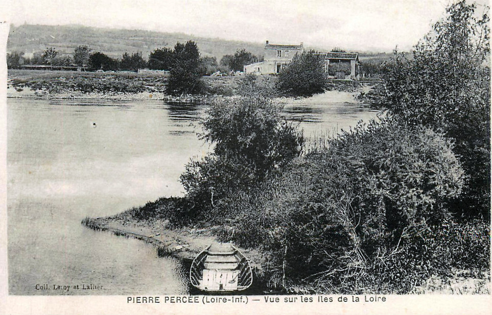 La Pierre Percée, à la Chapelle Basse-Mer