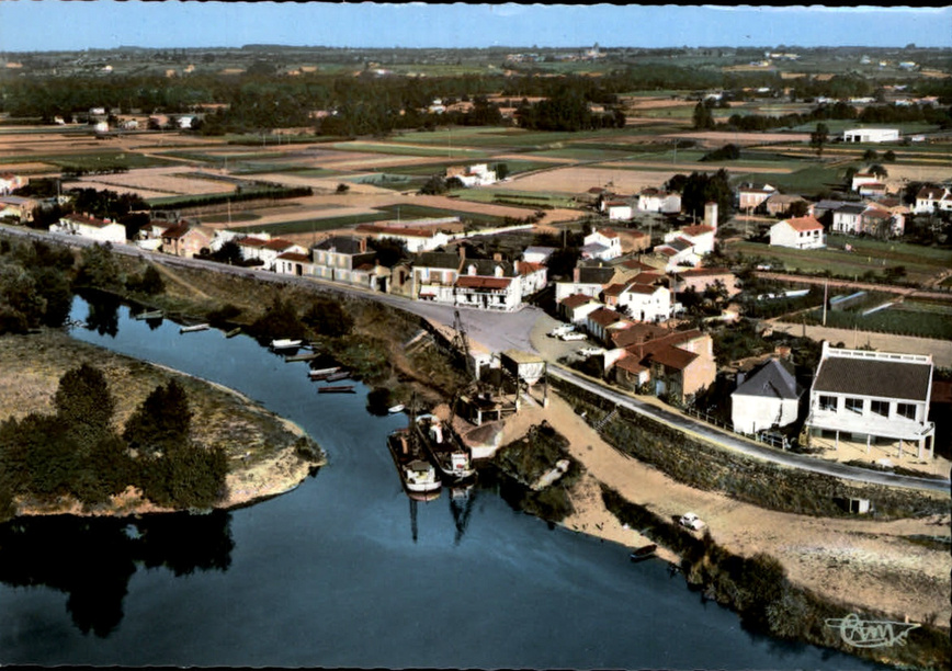 La Pierre Percée, à la Chapelle Basse-Mer