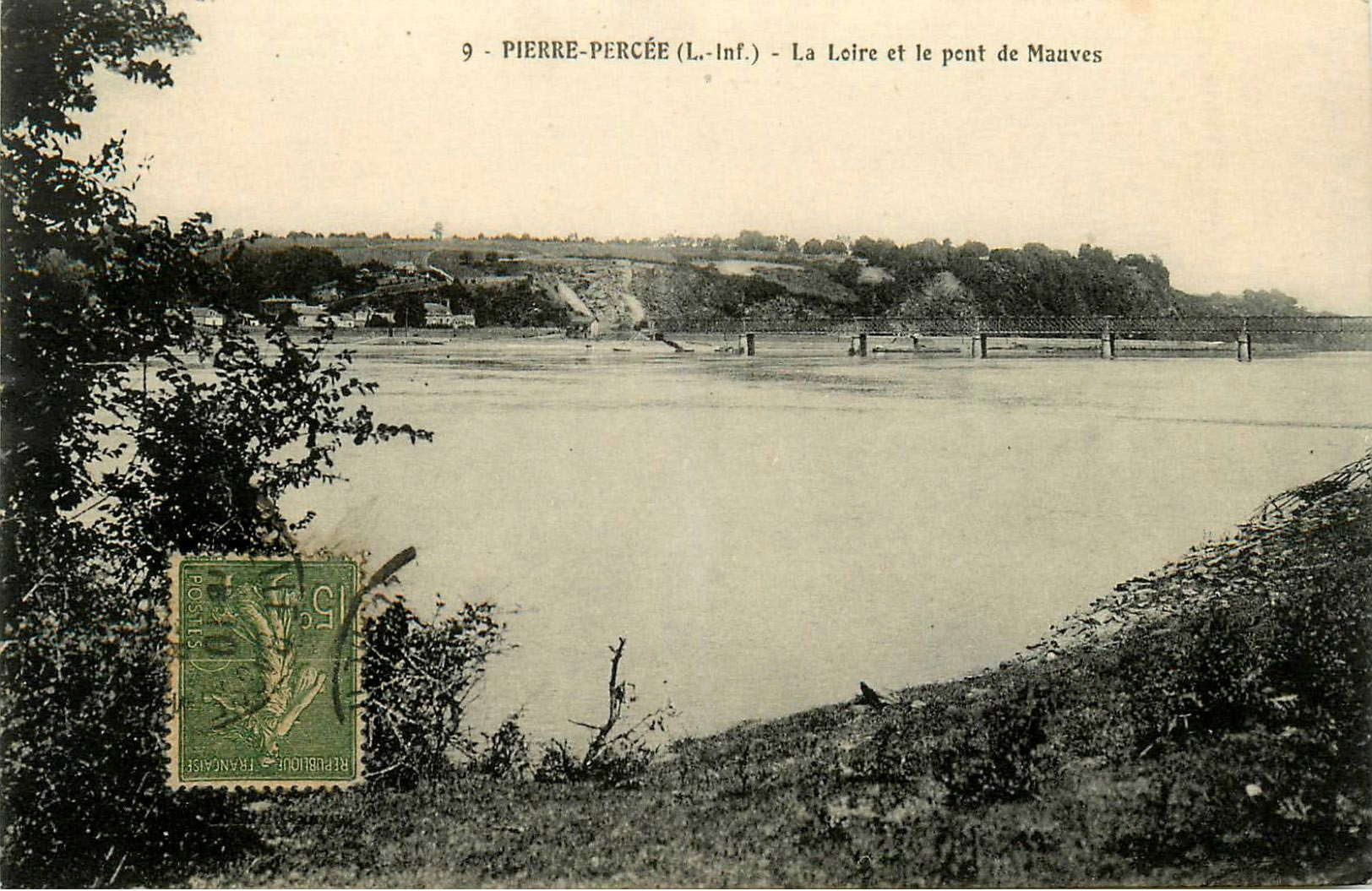 La Pierre Percée, à la Chapelle Basse-Mer