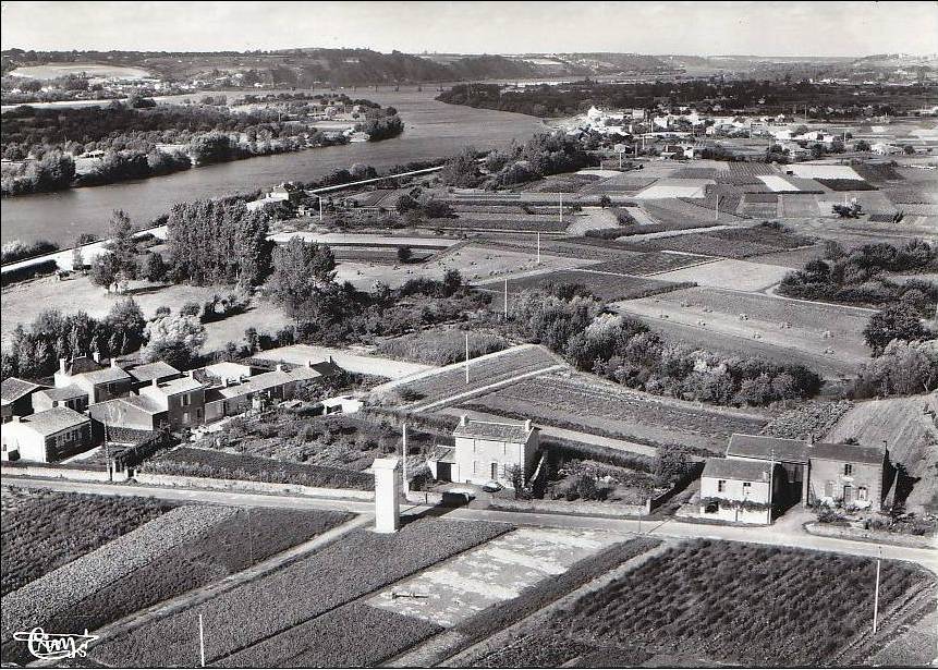 La Pierre Percée, à la Chapelle Basse-Mer