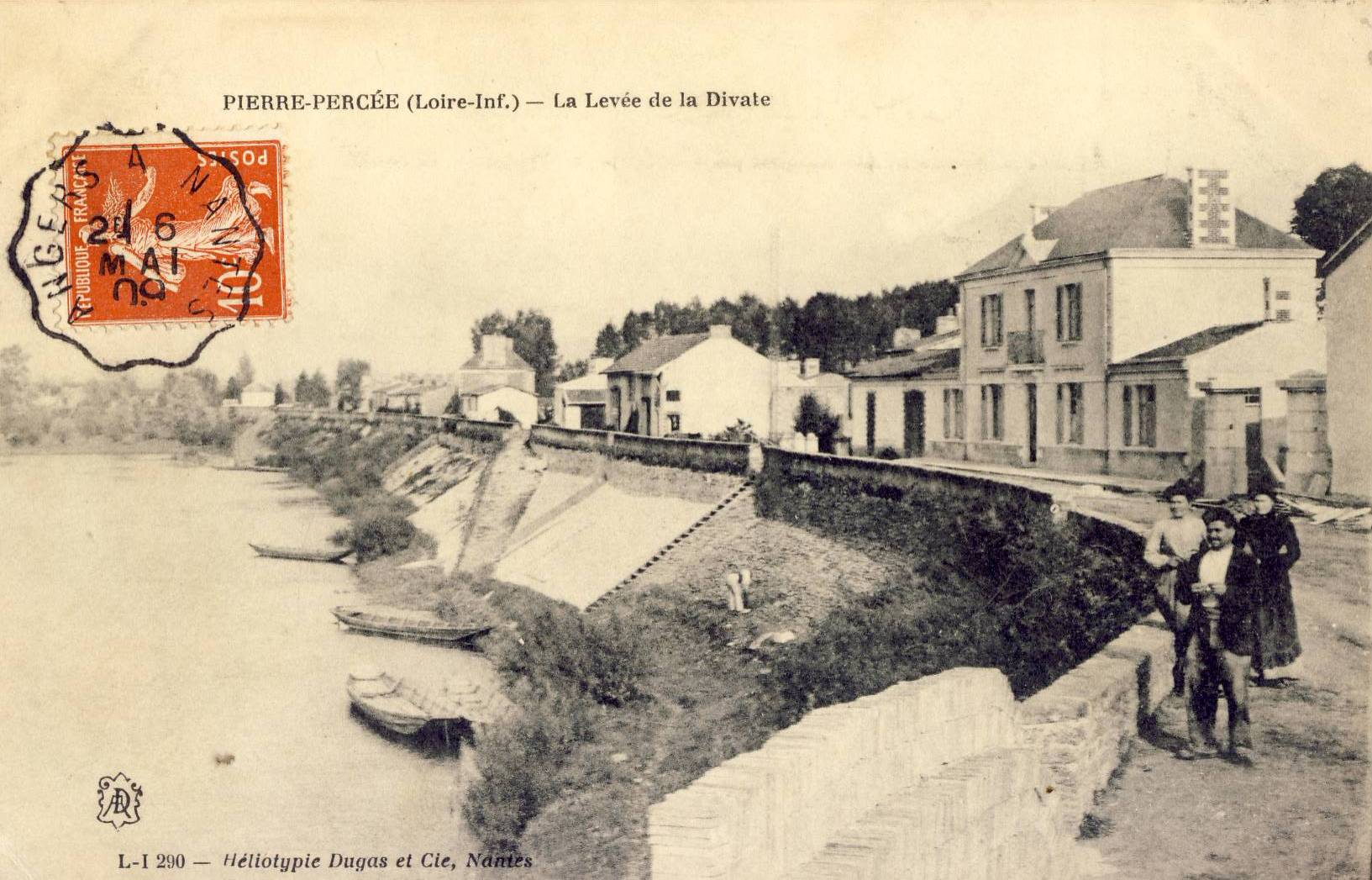 La Pierre Percée, à la Chapelle Basse-Mer