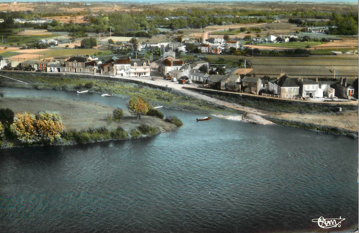 La Pierre Percée, à la Chapelle Basse-Mer