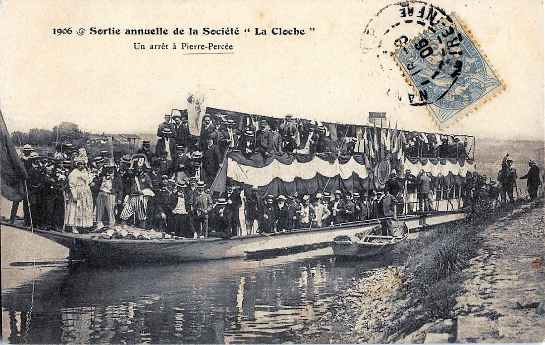 La Pierre Percée, à la Chapelle Basse-Mer