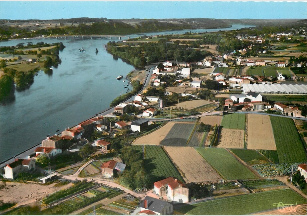 Vue aérienne de la Pierre Percée